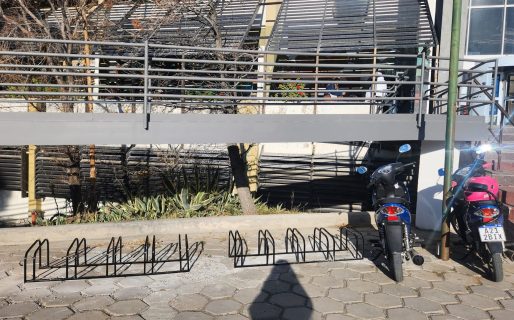 La Universidad Impulsa la Movilidad Sostenible con Nuevos Bicicleteros