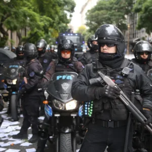 Unión por la Patria pidió restringir el acceso de fuerzas de seguridad a espacios comunes