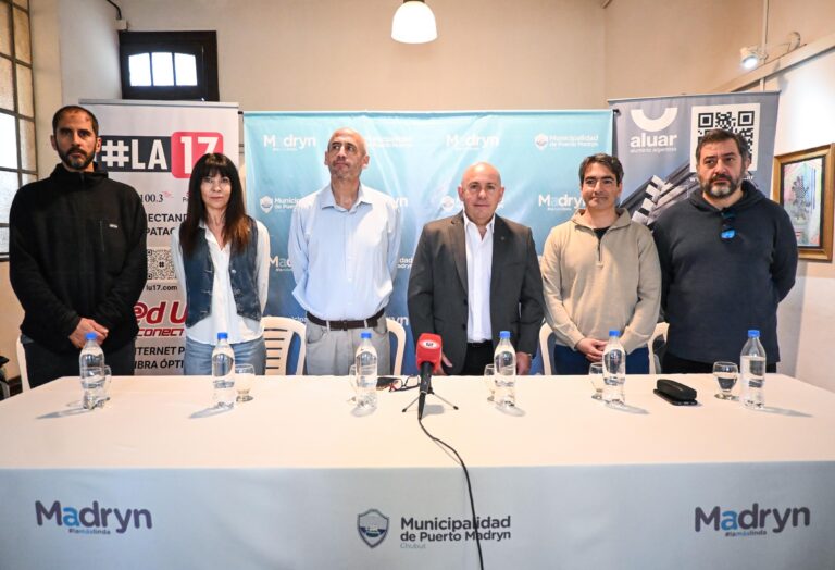 Sastre presentó la 3ª Feria Municipal del Libro