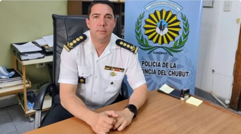 Policías de Chubut analizan denunciar al jefe de la fuerza tras polémicas declaraciones sobre los sueldos