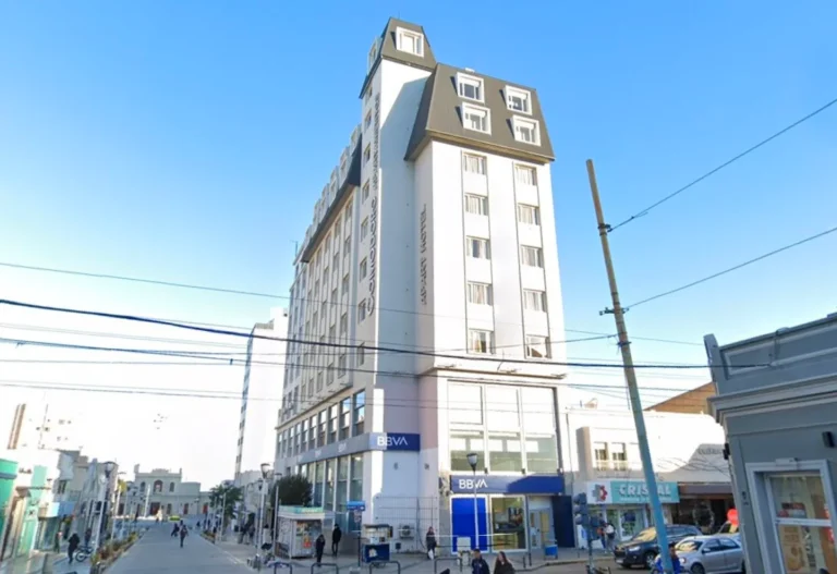 Turista murió tras caer desde el cuarto piso de un hotel en Comodoro