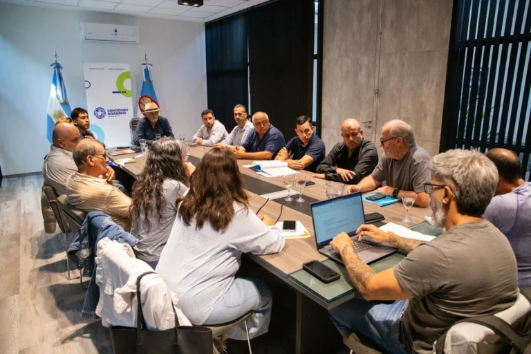 Othar recibió a vecinos afectados por el deslizamiento del cerro Hermitte y acordó con la SCPL restablecer el servicio de agua por zonas