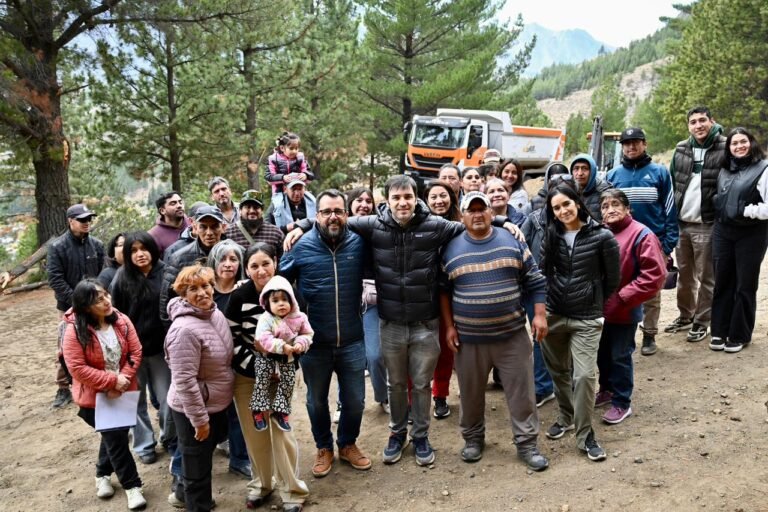 Valle Chico: Torres recorrió la obra que llevará gas a más de cien familias, poniendo fin a una década de espera