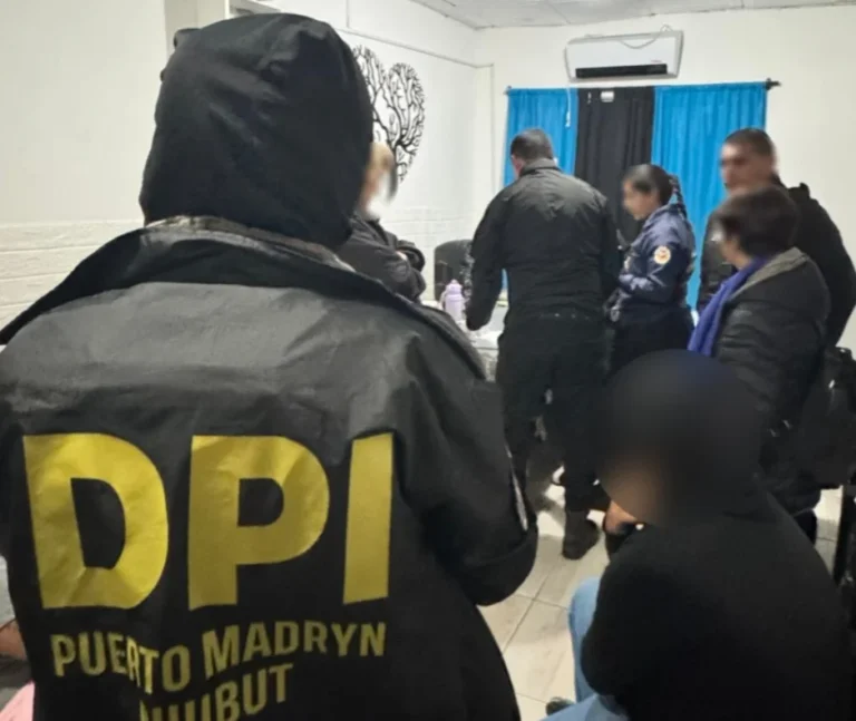 Chubut: amenazaron por redes sociales a sus compañeros de escuela y les cayó la policía con allanamientos