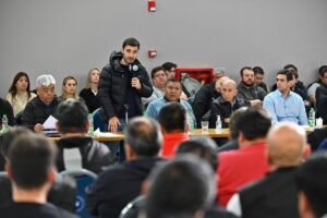 Con el barril por encima de los USD 100, Torres exigió más inversiones tras el traspaso de Manantiales Behr