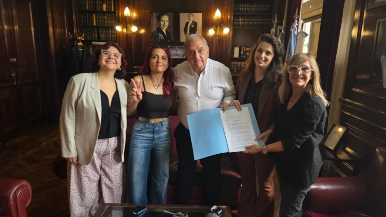 Carlos Linares impulsa en el Senado la “Ley Cazzu” para suspender derechos parentales por incumplimientos