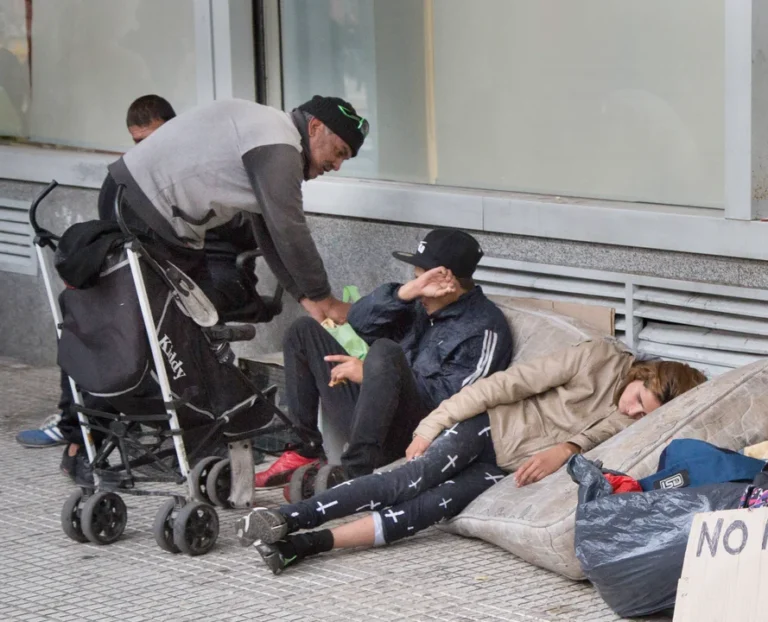 Según el Indec de Milei, la pobreza bajó al 28,2%