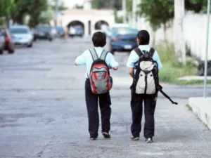 Por amenazas, una escuela de Trelew dispuso clases sin mochilas