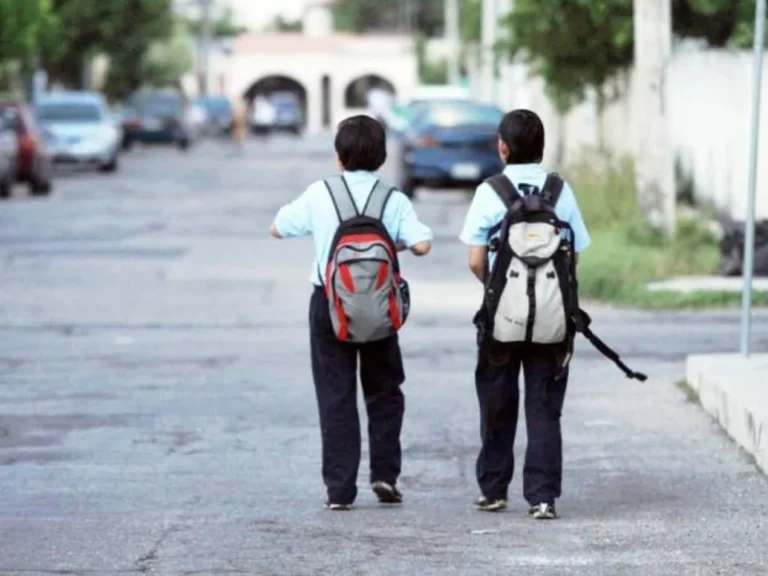 Por amenazas, una escuela de Trelew dispuso clases sin mochilas