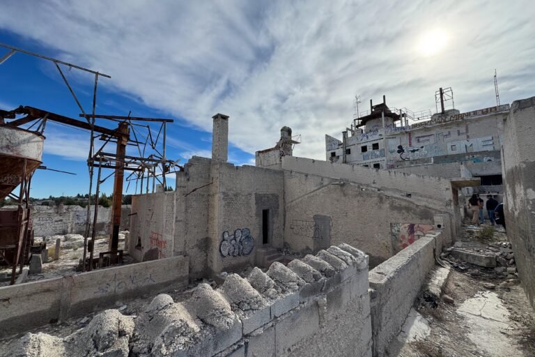 Trelew: Torres anunció la demolición de la calera abandonada del barrio Corradi