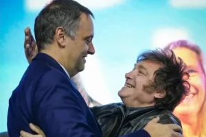 Milei respaldó a Adorni y descartó su salida del Gobierno: “Ni en pedo se va”