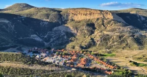 El Municipio de Comodoro presentó el plan de estabilización del cerro Hermitte a vecinos de Médanos