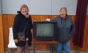 Donaron un televisor nuevo y el viejo terminó siendo viral por un insólito motivo